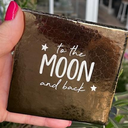 Tegeltje To the moon and back goud creme