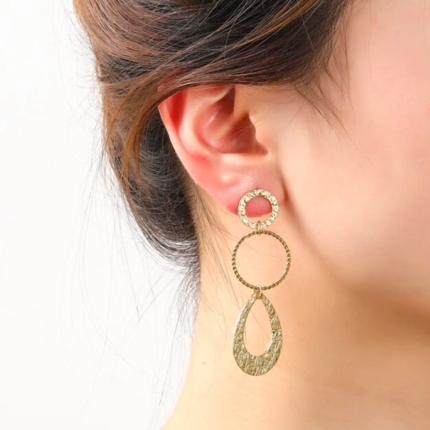 Oorbellen Fine hammered dangle goud E4926-2