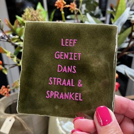 Tegeltje geniet dans olijf roze