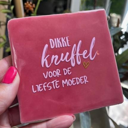 Tegeltje dikke knuffel voor de liefste moeder