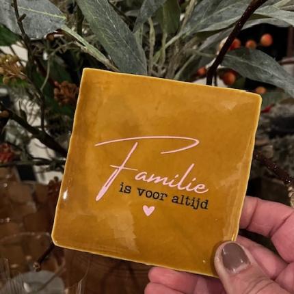 Tegeltje Familie is voor altijd oker
