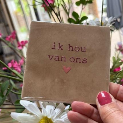 Tegeltje Ik hou van ons taupe cherrytaupe
